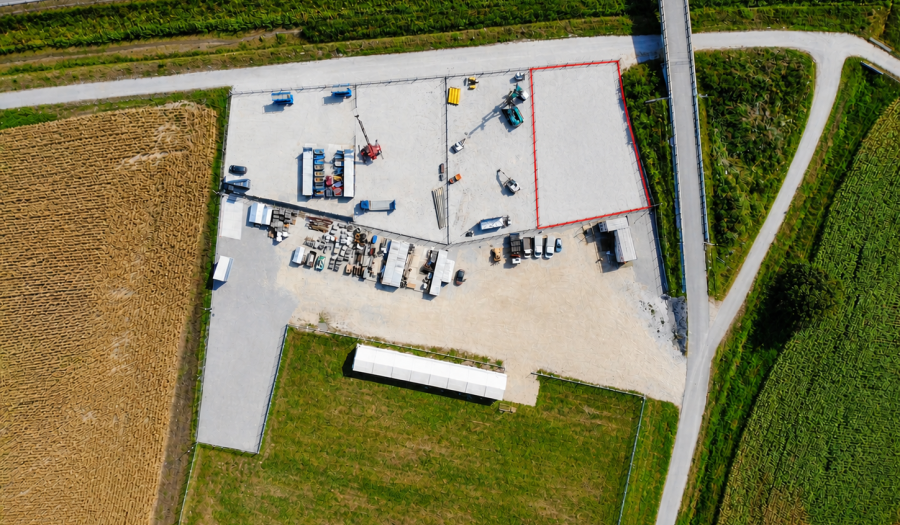 BOSEN | Na prenájom spevnená plocha pri D1, Adamovské Kochanovce, 1170 m²
