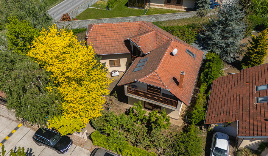 BOSEN | Unikátny 6-izbový rodinný dom pre veľkú rodinu - vymeňte betón za vôňu lesa