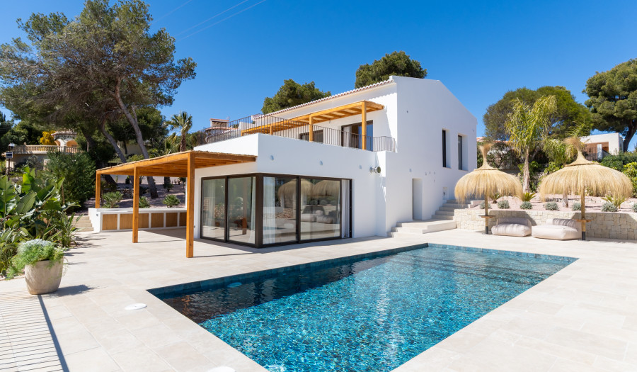 LOYALTERS | Luxusná VILLA AMANECER pri mori - Španielsko