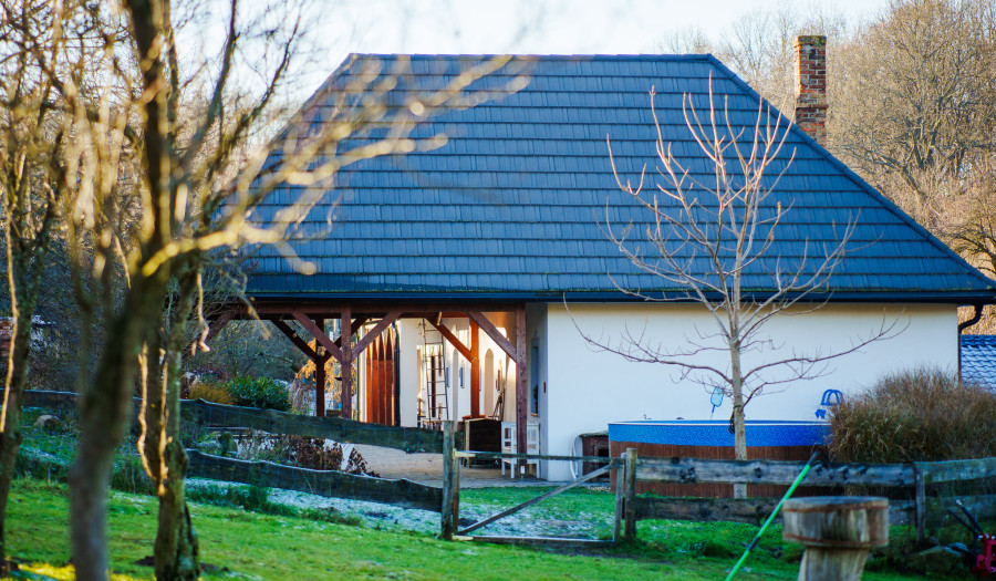 BOSEN | Kompletne zrekonštruovaná Rodinná farma s pozemkom 9565m² pri Litave.
