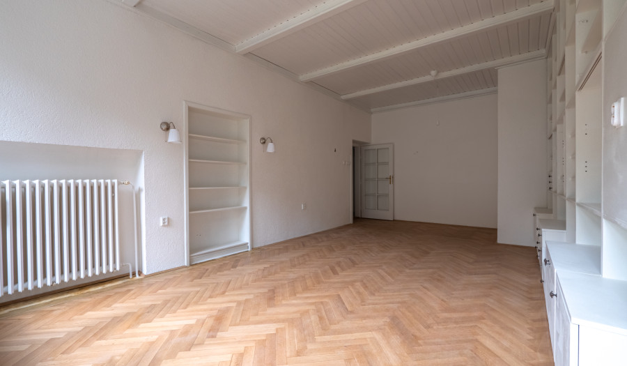 BOSEN | Priestranný 3 izb. byt so záhradou a garážou, ulica Holubyho, m.č. Staré Mesto, 80 m2