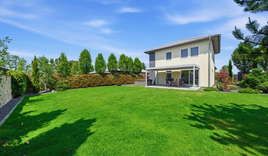 BOSEN | Premium 4-Bedroom House, Hot Tub, 750 m² Plot, Penati Golf Resort