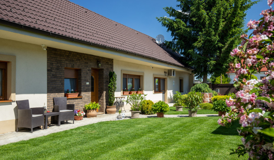 BOSEN | Priestranný 4-izbový rodinný dom s čarovnou záhradou, Michal na Ostrove