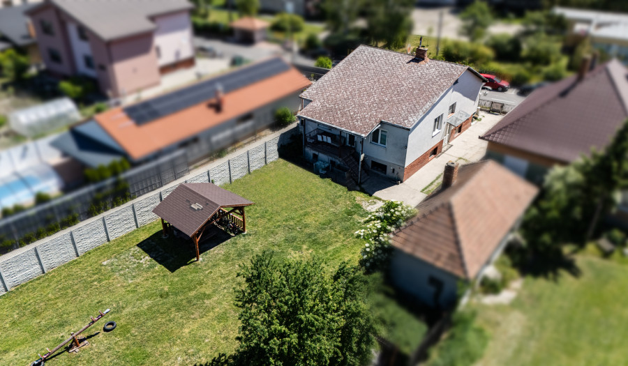 NOVÁ CENA | BOSEN | Priestranný 4-izbový rodinný dom s veľkým pozemkom a investičným potenciálom, Rohovce
