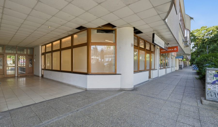 BOSEN | Obchodné priestory s výkladom na Záhradníckej ulici, 122 m2.