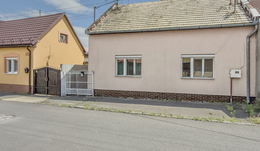 BOSEN | Rodinný dom v pôvodnom stave, Fiľakovo, B.S Timravy.