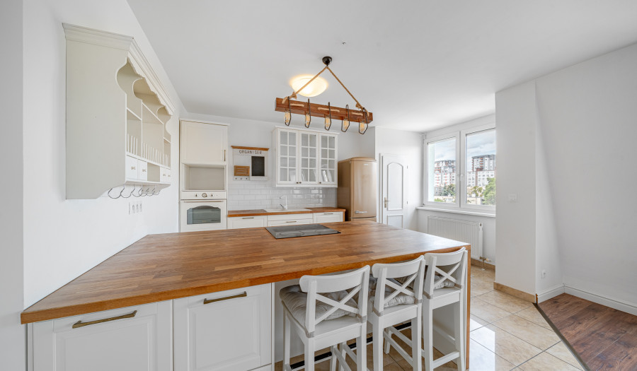 BOSEN | Priestranný 5-izbový byt s ateliérom a strešnou terasou, 160 m²