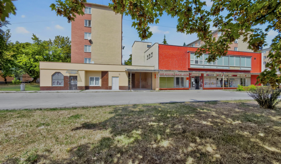 BOSEN | Viacúčelová budova v centre Fiľakova, 117m2