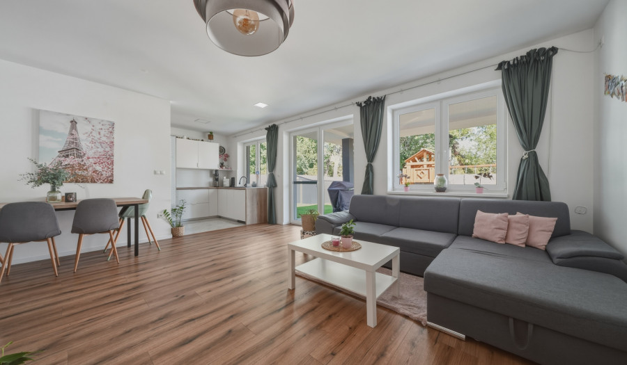 BOSEN | Zariadená novostavba moderného 4-izbového rodinného domu s terasou na pozemku 584 m²