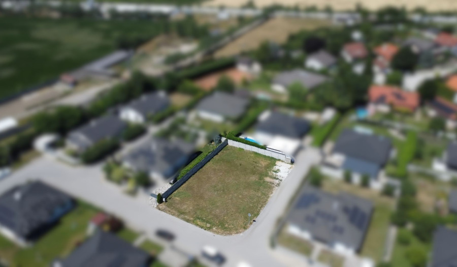 LOYALTERS | Stavebný pozemok Kvetoslavov - Karolinum, 595 m²