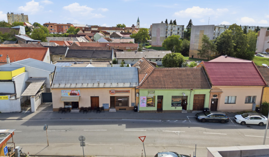 BOSEN | Dva susediace domy s pozemkami 875 m² a výrazným investičným potenciálom