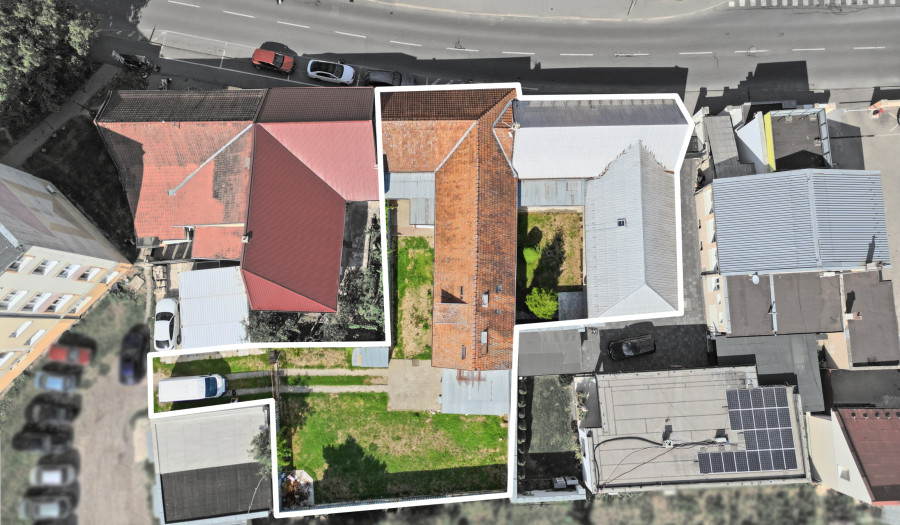 BOSEN | Dva susediace domy s pozemkami 875 m² a výrazným investičným potenciálom