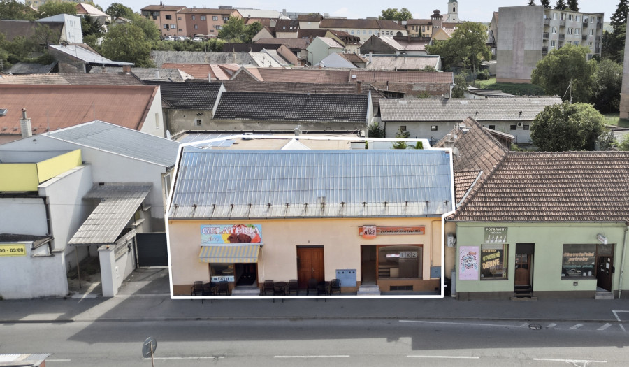 BOSEN | Dom s prenajatými obchodnými priestormi Bánovce nad Bebravou - centrum