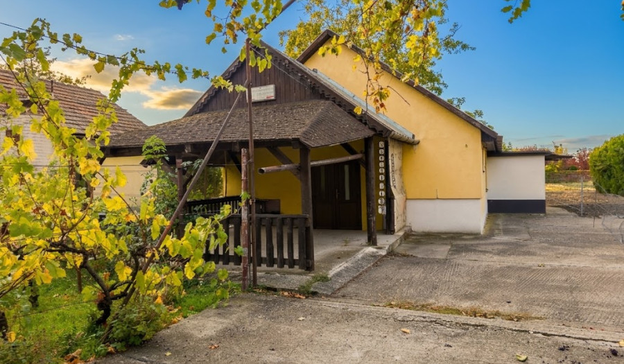 BOSEN | Objekt s podnikateľským potenciálom a pozemkom 909 m², Macov